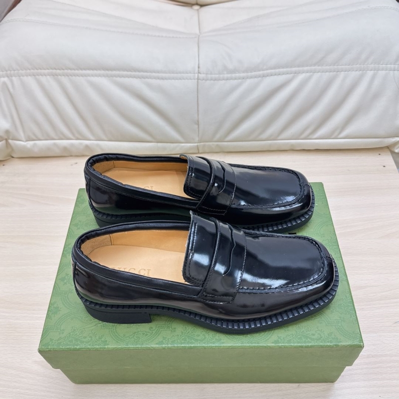 G*u*i leather shoes